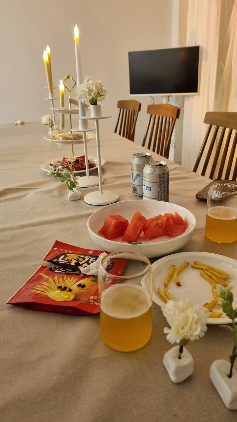과일을 담아 낸 상